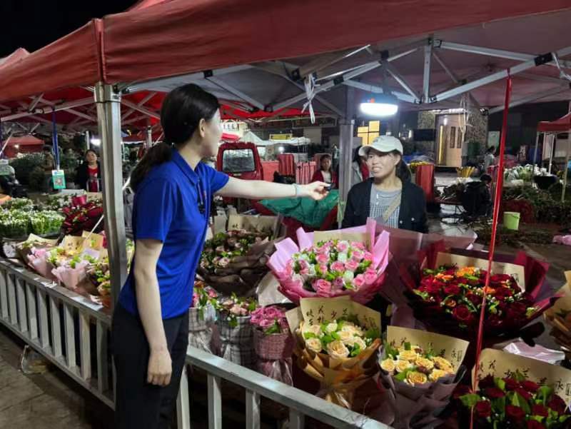 园艺木制花车摆摊图片(水果摆摊图100张图片)